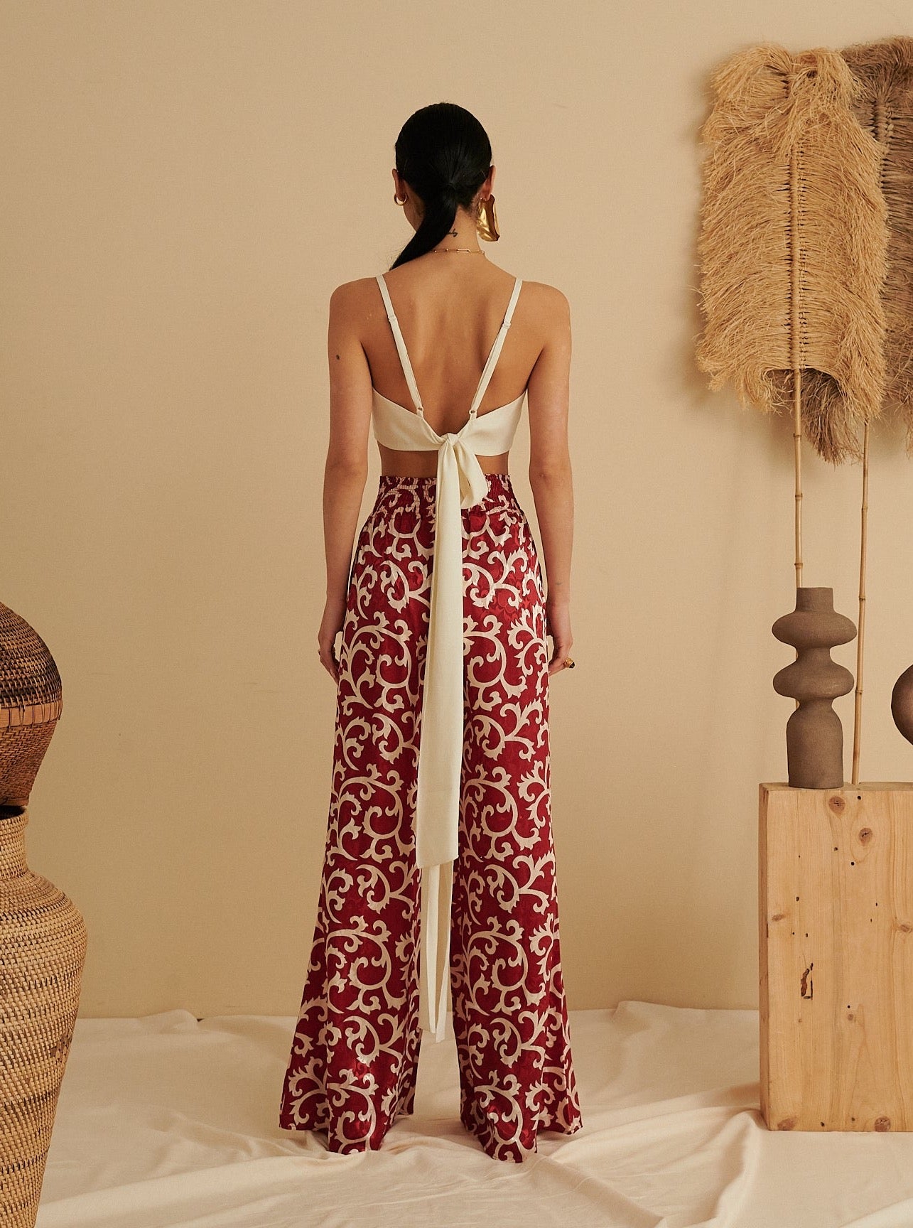 WHITE DOVE TAIL CROP TOP