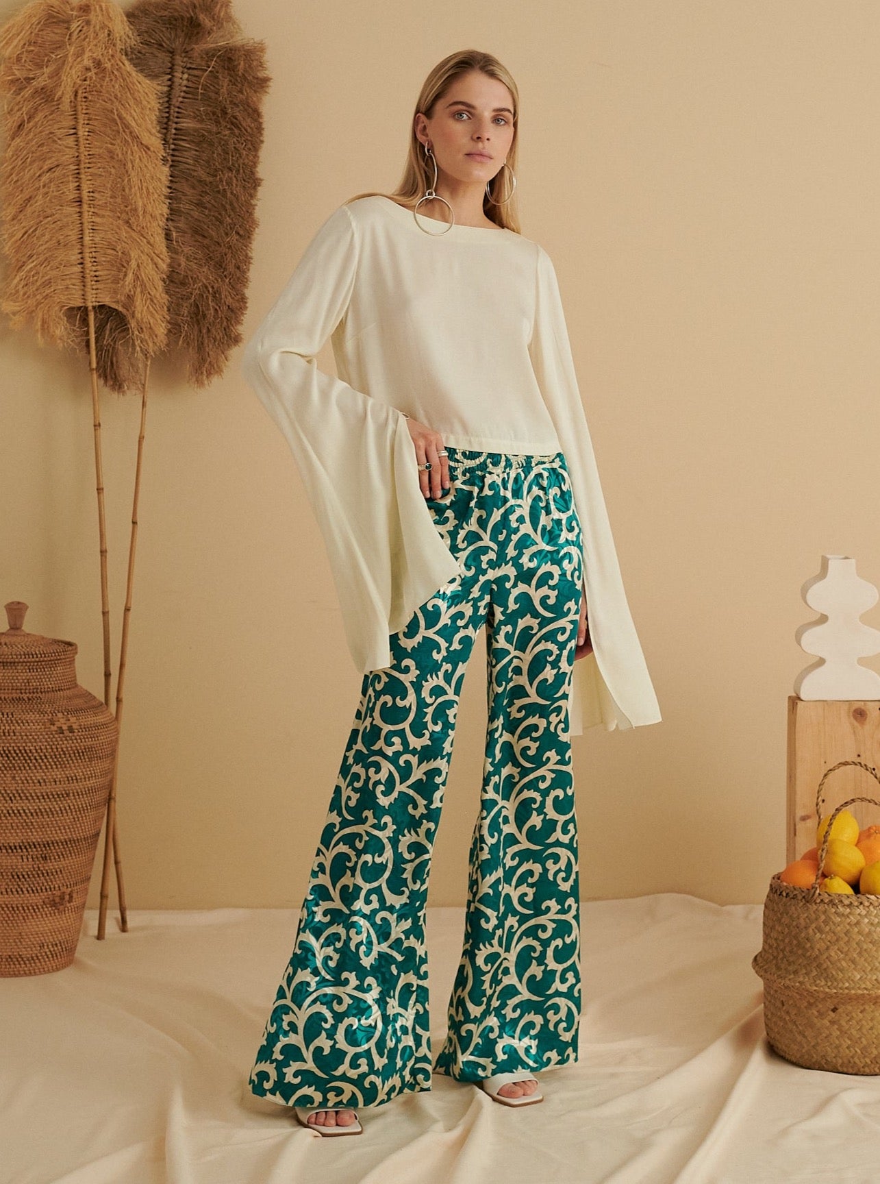 FLARED SIGNATURE TROUSERS IN EMERALD GREEN L