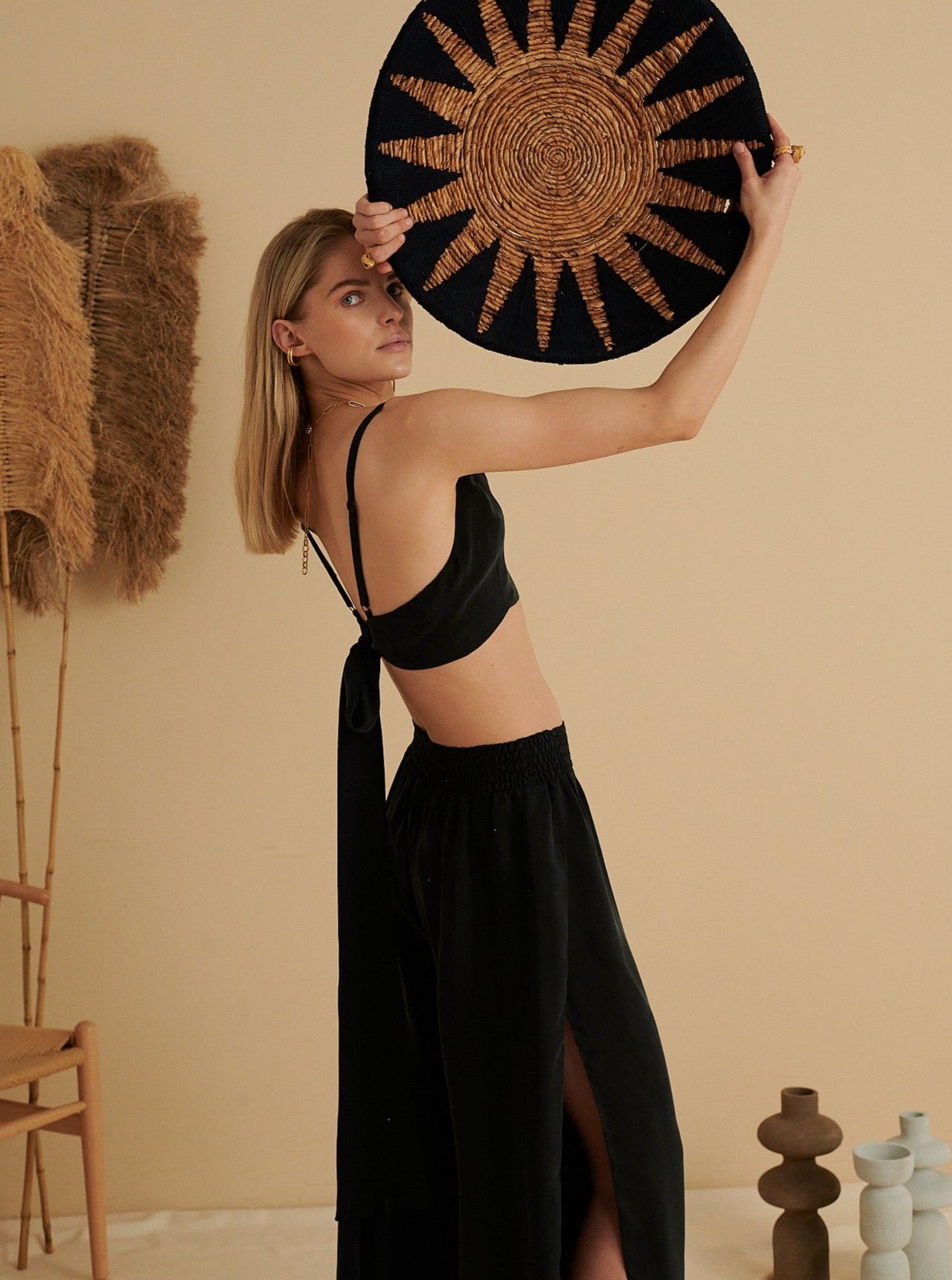 BLACK JADE TAIL CROP TOP