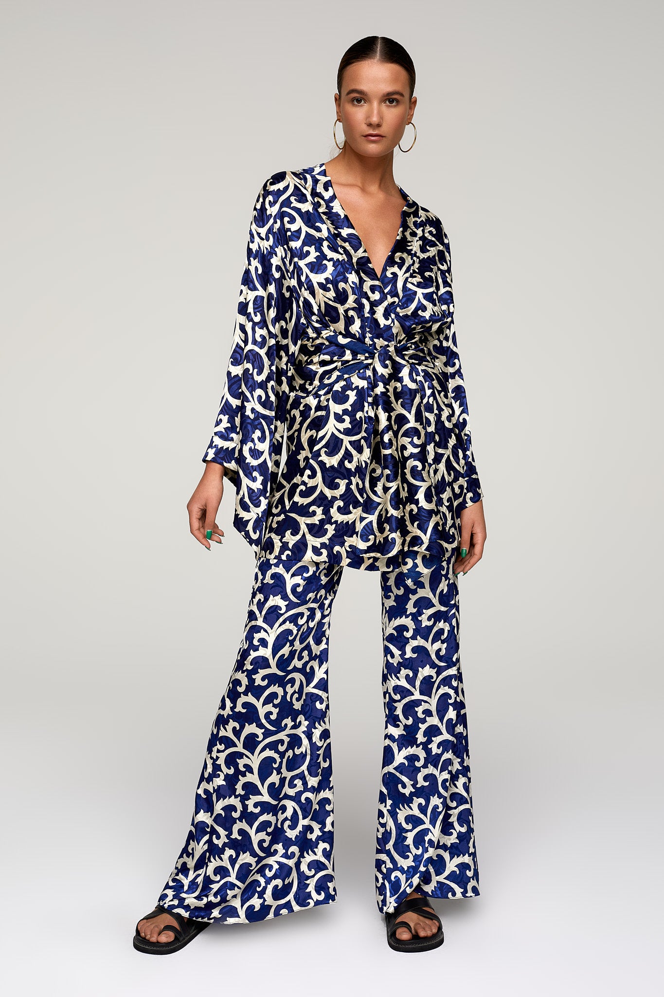 FLARED SIGNATURE TROUSERS IN BLUE SAPPHIRE