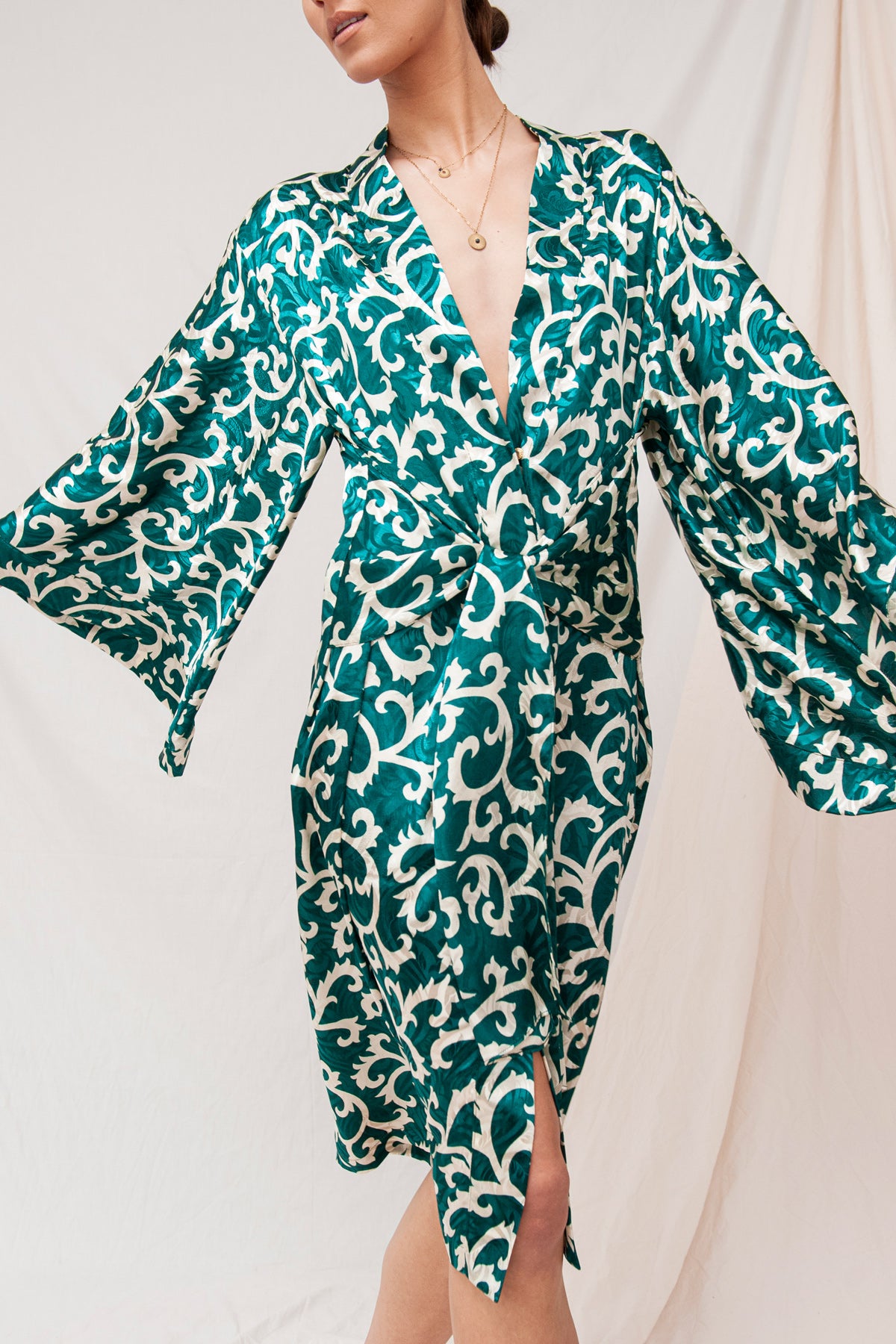 EMERALD GREEN SIGNATURE KIMONO EMERALD GREEN SIGNATURE KIMONO