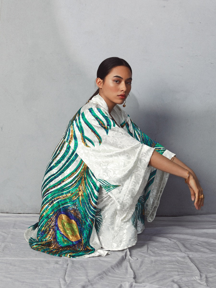 WHITE ROYAL PEACOCK KIMONO