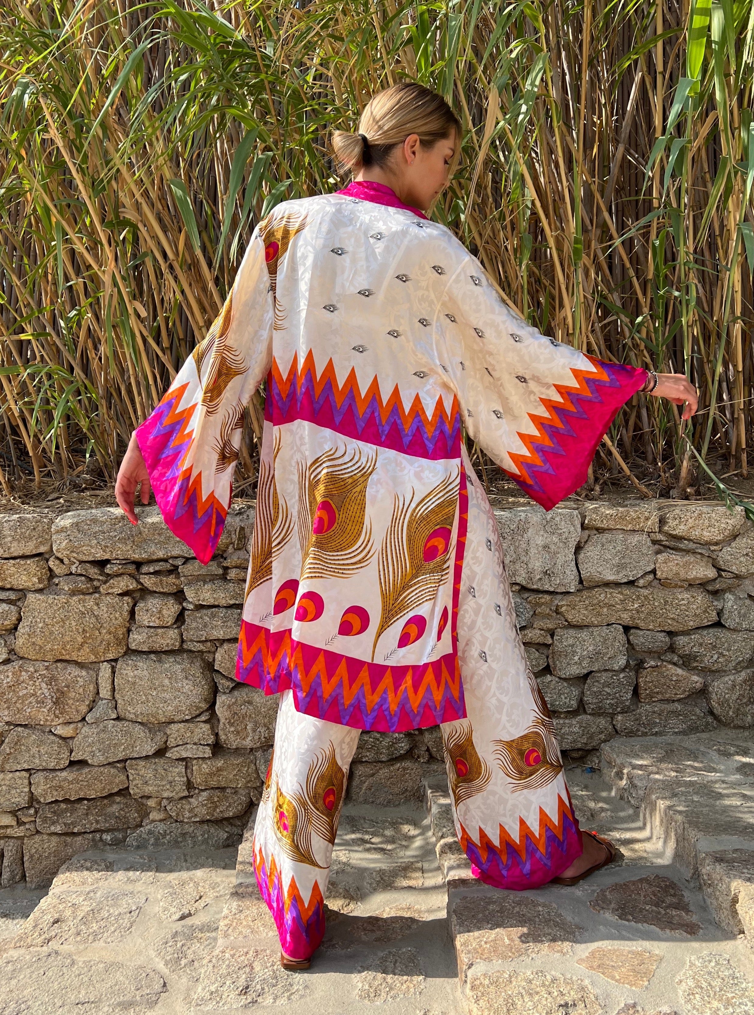 FLAMES KIMONO IN MAGENTA – Gold Of Suns